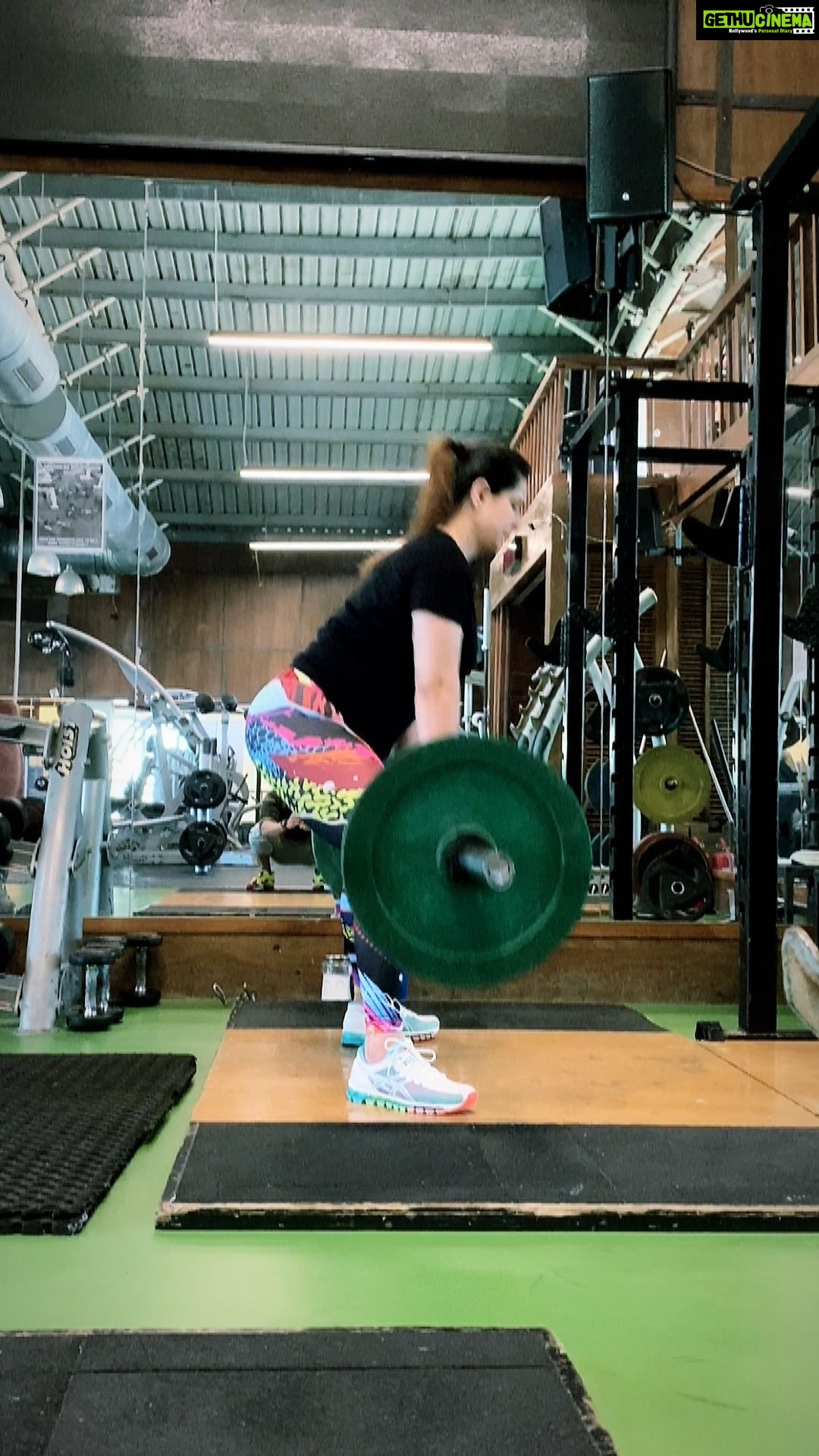 Zareen Khan Instagram - Brain - What day is it today ? Me - Legs Day 🏋🏻♀️ #MondayMotivation #StrongIsSexy #ZareenKhan Workout & Video courtesy - @bodyholics