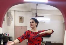 Zareen Khan Instagram - This is just my 4th class and I feel I’m getting there … what do you guys think ? #Kathak #IndianClassicalDance #Love #ZareenKhan @rajendrachaturvedi Nateshwar Nritya Kala Mandir - Kathak Institute of Late Natraj Gopi Krishna
