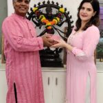 Zareen Khan Instagram - I am thrilled to welcome my newest student, @zareenkhan to class. Known to all by her spectacular performances in blockbuster movies like Housefull 2 and Veer that are just a few amongst her numerous Pan India movies, she is not only my hardworking student but also an enchanting human being who lights up the classroom with her chirp and kindness. My blessings are always with you! God bless you, keep shining Nateshwar Nritya Kala Mandir - Kathak Institute of Late Natraj Gopi Krishna