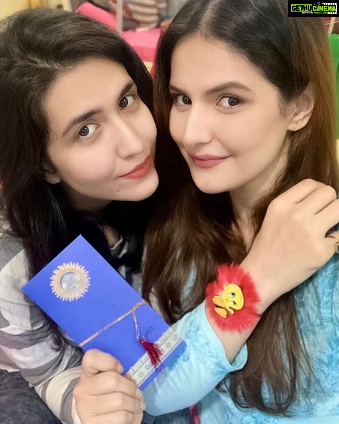 Zareen Khan Instagram - Happy RakshaBandhan ❤️ #Siblings #SiblingLove #Rakhi #RakshaBandhan #ZareenKhan