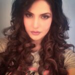 Zareen Khan Instagram - Try not to resist the changes, which come your way. Instead let life live through you. And do not worry that your life is turning upside down. How do you know that the side you are used to is better than the one to come ? - SHAMS TABRIZI #ZareenKhan