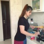 Zareen Khan Instagram – Tried making almond flour Dosa … wanna know if it was a success or not ?
Watch full video on my YouTube channel …. LINK IN BIO 
#LetsPakaaoWithZareen #AlmondFlourDosa #Keto #KetoFriendly #ZareenKhan