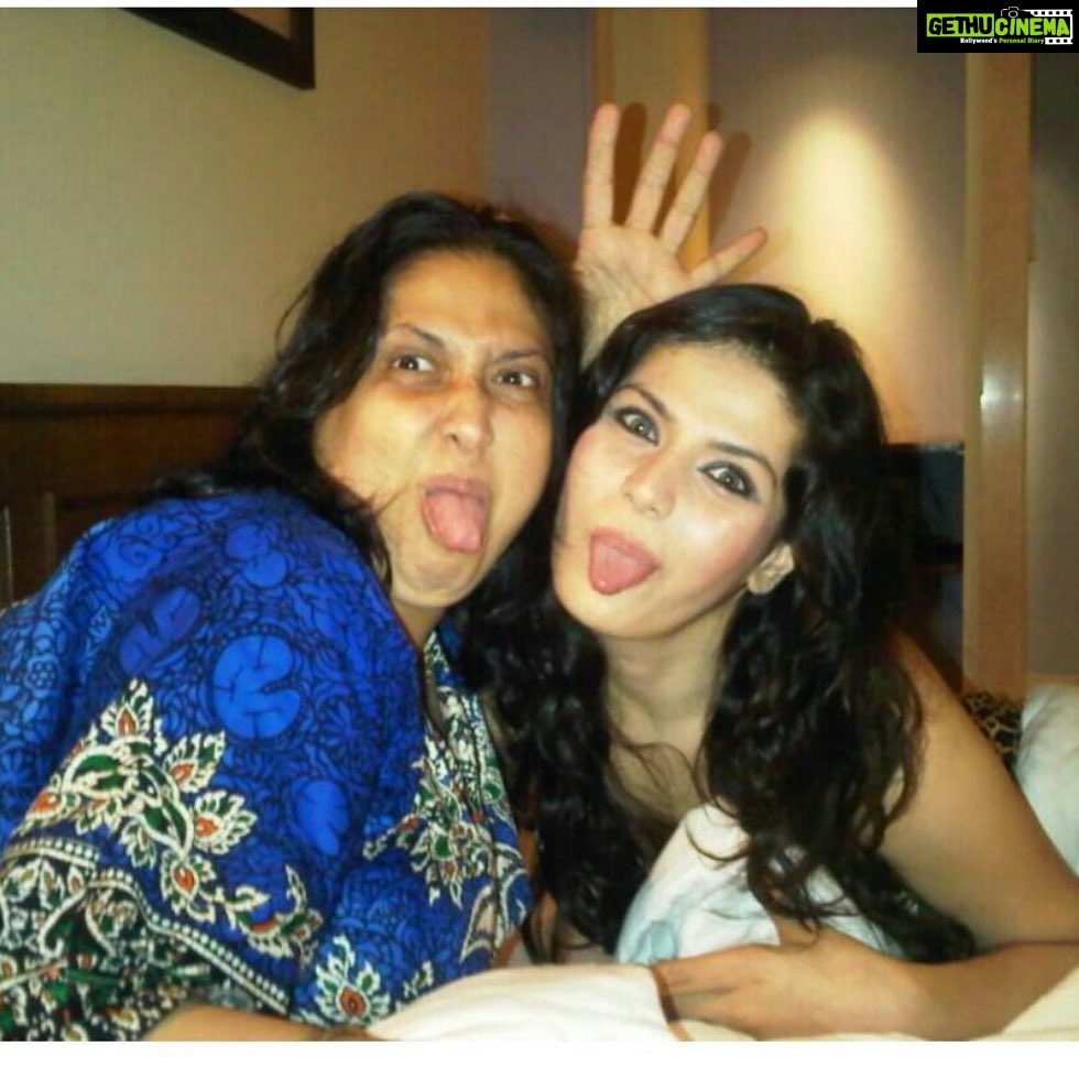 Zareen Khan Instagram - Yes ... Thts where it all comes from 😅 Thank you Mommy for being you , I am all tht I am becos of you and I wudnt want it any other way. Happy Mother’s Day ❤️ #HappyMothersDay #MyWorld #MyLifeline #MyForeverAndAlways #EverydayIsMothersDay #ZareenKhan