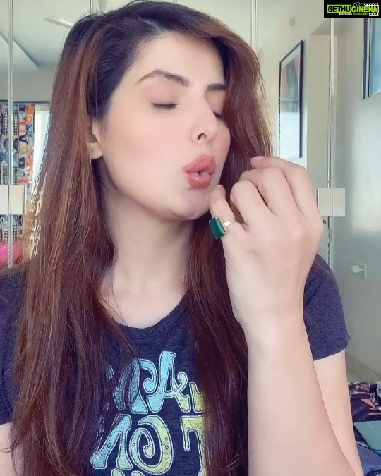 Zareen Khan Instagram - Same to you , NO RETURNS 🤣 #NoSharam #NoShame #Mood #ZareenKhan @indiatiktok