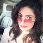 Zareen Khan Instagram – Kya kare kya na kare yeh kaisi mushkil haaye,
Koi to bataa de iska haal o mere bhai !
#MondayMusings #Mood #ZareenKhan