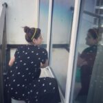 Zareen Khan Instagram - The best kind of workout in this quarantine period is cleaning your house ... atleast I’ve come to realise tht 🤪 #MondayMotivation #BackToBasics #BestHomeWorkout #Quarantine #FitnessInCoronaTimes #StayHome #StaySafe #ZareenKhan