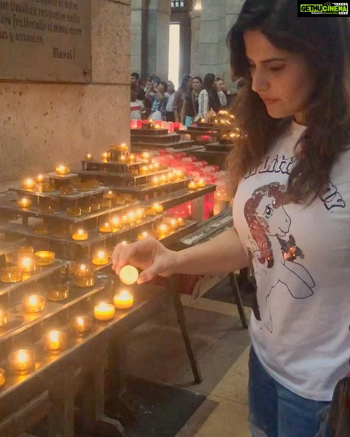 Zareen Khan Instagram - FAITH 🙏🏻 #Throwback #TbT #Reminiscence #Montmartre #Paris #TravelWithZareen #HappyHippie #WanderLust #ZareenKhan