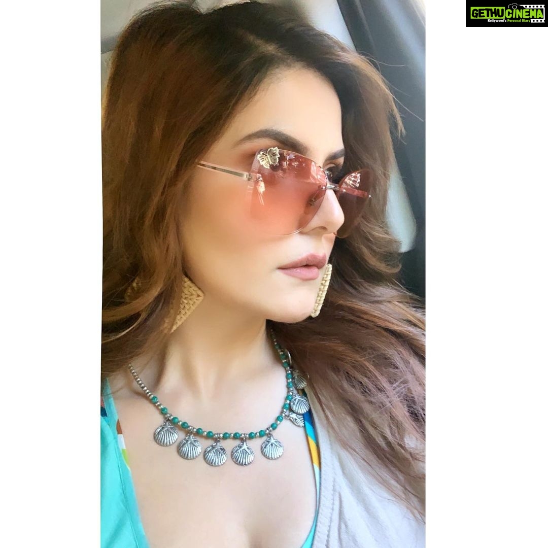 Zareen Khan Instagram - She sells sea shells on the sea shore 🐚 #ZareenKhan