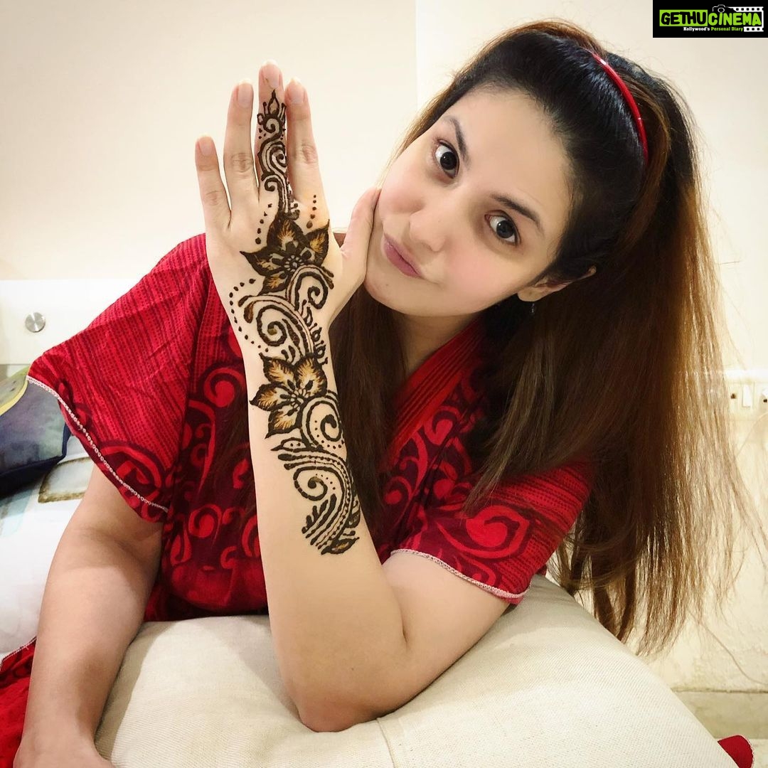 Zareen Khan - 275.2K Likes - Expectation Vs Reality !
#CloseEnoughThough #EidPreps #AboutLastNight #ZareenKhan