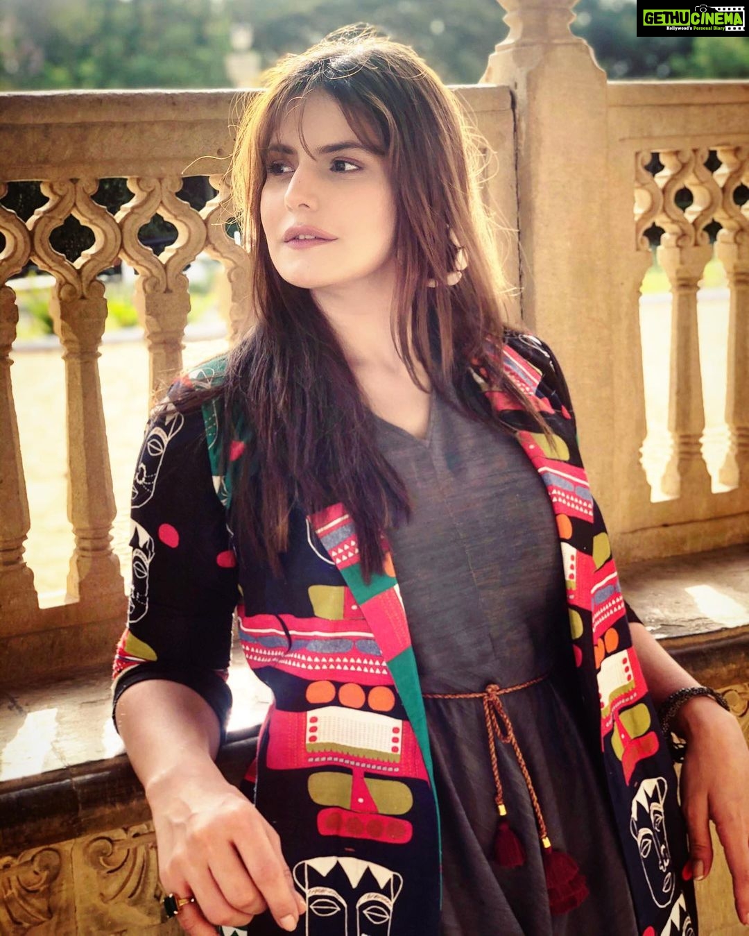 Zareen Khan Instagram - ‘There is a voice that doesn’t use words. LISTEN !’ - Rumi. #VijayVilasPalace #Bhuj #IncredibleIndia #TravelWithZareen #HappyHippie #TravelDiaries #WanderLust #JeepBollywoodTrails #KeepWandering #ZareenKhan 📸 - @rishabskhanna