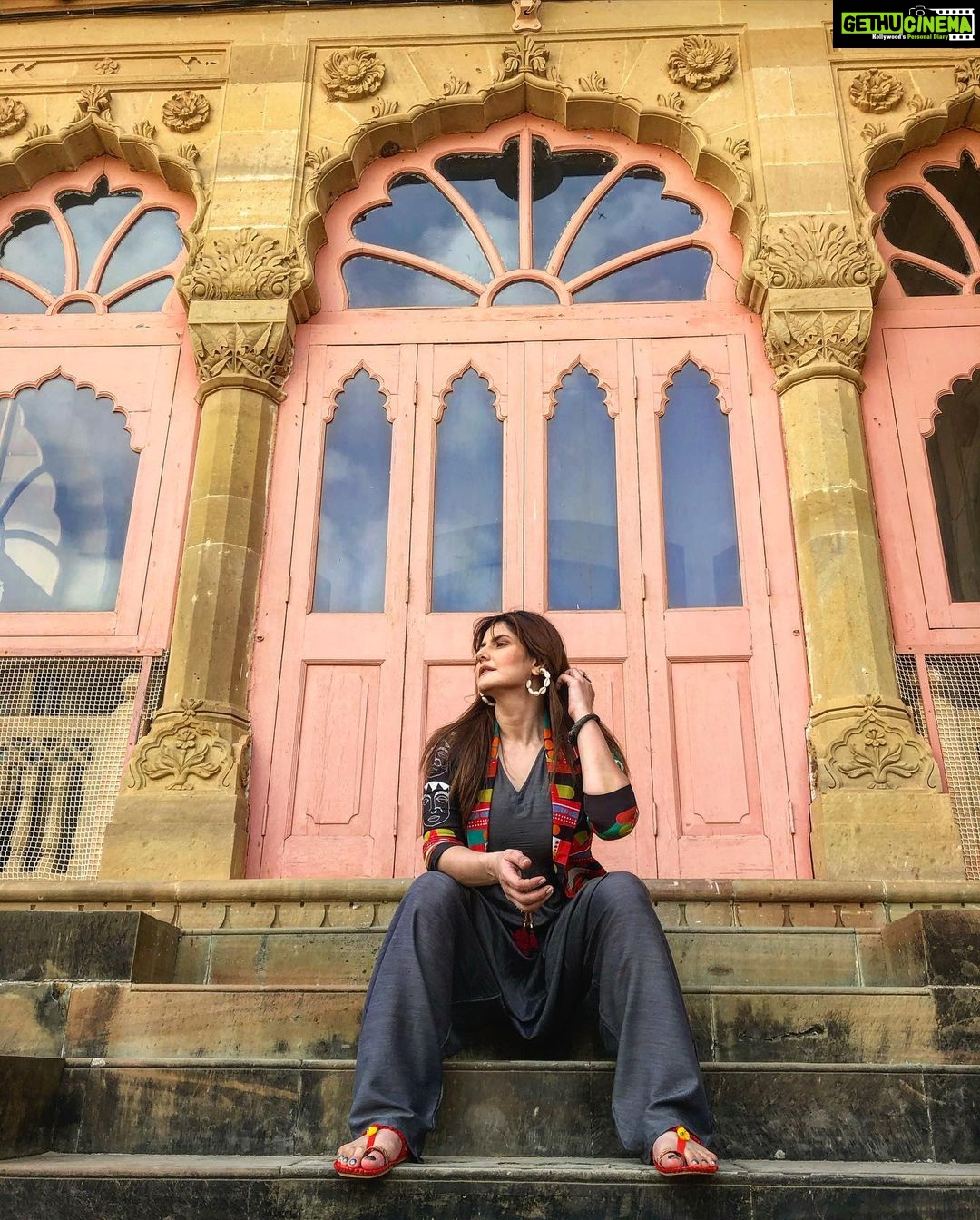 Zareen Khan Instagram - ‘TRAVELLING - It leaves you speechless, Then turns you into a Storyteller !’ - IBN BATTUTA. #VijayVilasPalace #Bhuj #IncredibleIndia #TravelWithZareen #HappyHippie #TravelDiaries #WanderLust #JeepBollywoodTrails #KeepWandering #ZareenKhan Outfit by @uddstories @souniagohildesigns Accessories by @bellofox Styled by @hitendrakapopara Assisted by @sameerkatariya92 @styledby_snehi Makeup & 📸 - @rishabskhanna Hair by @bosebabita