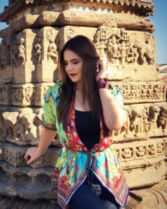 Zareen Khan Instagram - 1 , 2 , 3 or 4 ?

#Ahmedabad #IncredibleIndia #TravelWithZareen #HappyHippie #TravelDiaries #WanderLust #JeepBollywoodTrails #KeepWandering #ZareenKhan @jeepindia @axnindia
📸 - @rishabskhanna