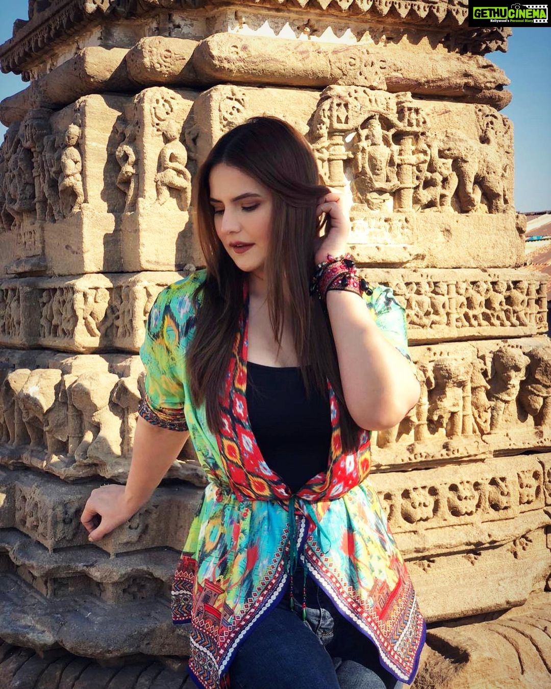 Zareen Khan - 278.3K Likes - 1 , 2 , 3 or 4 ?
#Ahmedabad #IncredibleIndia #TravelWithZareen #HappyHippie #TravelDiaries #WanderLust #JeepBollywoodTrails #KeepWandering #ZareenKhan @jeepindia @axnindia
📸 - @rishabskhanna