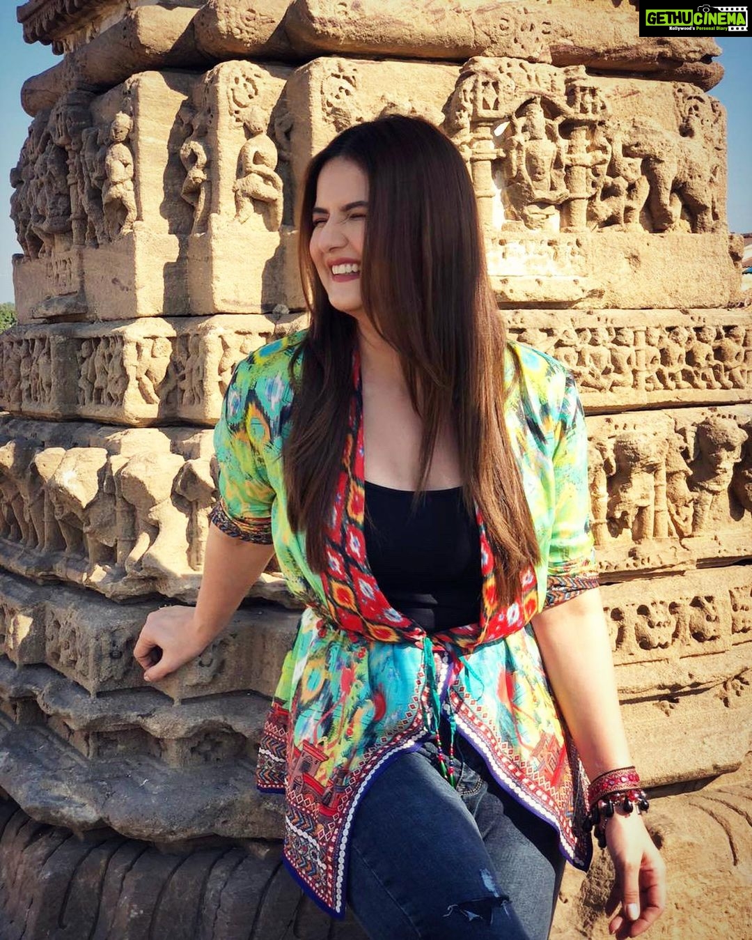 Zareen Khan - 278.3K Likes - 1 , 2 , 3 or 4 ?
#Ahmedabad #IncredibleIndia #TravelWithZareen #HappyHippie #TravelDiaries #WanderLust #JeepBollywoodTrails #KeepWandering #ZareenKhan @jeepindia @axnindia
📸 - @rishabskhanna