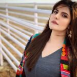 Zareen Khan Instagram - If everyone can have it, I don’t want it ! #Bhuj #IncredibleIndia #TravelWithZareen #HappyHippie #TravelDiaries #WanderLust #JeepBollywoodTrails #KeepWandering #ZareenKhan 📸 - @rishabskhanna