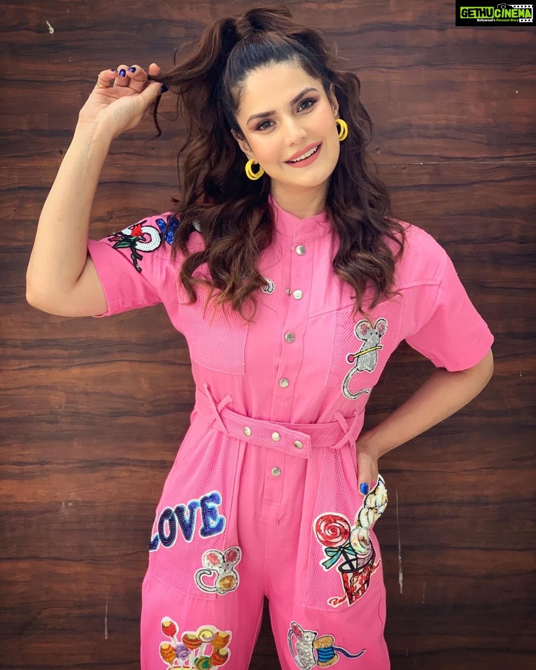 Zareen Khan Instagram - 🍭 Outfit by @mashbymalvikashroff Earrings by @bellofox Shoes by @adidas Make up - @reshmaamerchant Hair - @ashwini_hairstylist Styled by @hitendrakapopara Assisted by @shiks_gupta25 & @sameerkatariya92 #JeepBollywoodTrails #ZareenKhan