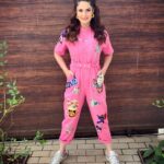 Zareen Khan Instagram - 🍭 Outfit by @mashbymalvikashroff Earrings by @bellofox Shoes by @adidas Make up - @reshmaamerchant Hair - @ashwini_hairstylist Styled by @hitendrakapopara Assisted by @shiks_gupta25 & @sameerkatariya92 #JeepBollywoodTrails #ZareenKhan