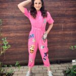 Zareen Khan Instagram - 🍭 Outfit by @mashbymalvikashroff Earrings by @bellofox Shoes by @adidas Make up - @reshmaamerchant Hair - @ashwini_hairstylist Styled by @hitendrakapopara Assisted by @shiks_gupta25 & @sameerkatariya92 #JeepBollywoodTrails #ZareenKhan