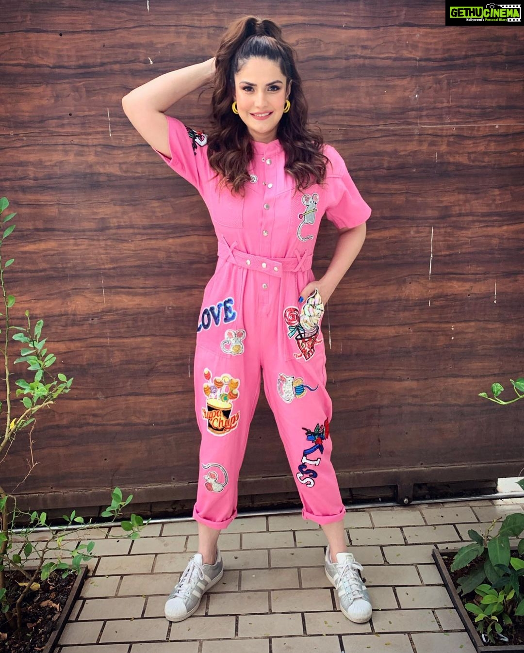 Zareen Khan Instagram - 🍭 Outfit by @mashbymalvikashroff Earrings by @bellofox Shoes by @adidas Make up - @reshmaamerchant Hair - @ashwini_hairstylist Styled by @hitendrakapopara Assisted by @shiks_gupta25 & @sameerkatariya92 #JeepBollywoodTrails #ZareenKhan
