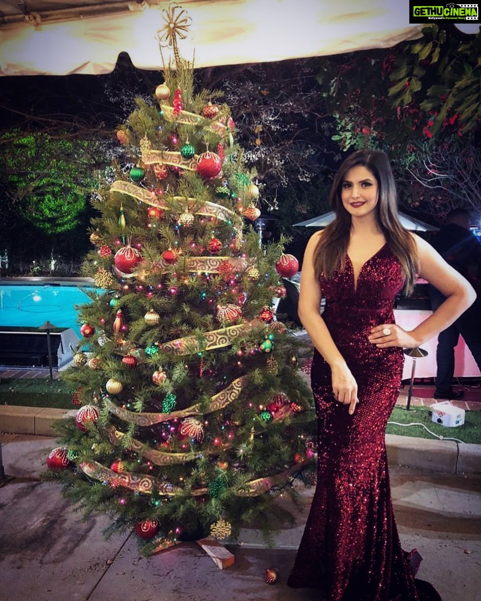 Zareen Khan Instagram - Merry Christmas 🎄💫 #ZareenKhan