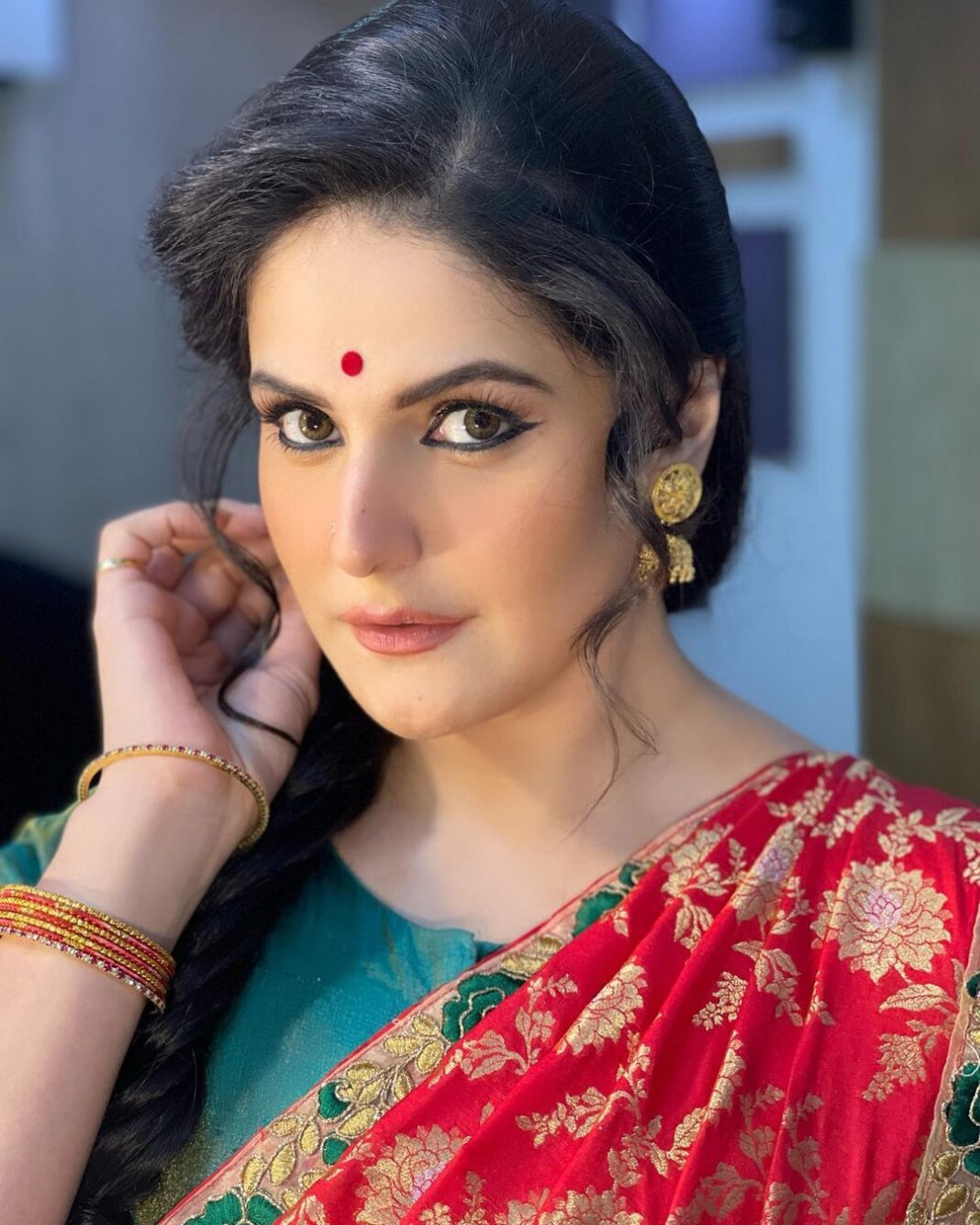 Zareen Khan Instagram - ✨Happy Dussera ✨ #SouthDiaries #ZareenKhan