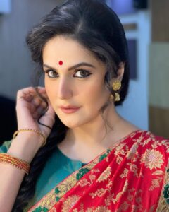 Zareen Khan Instagram - ✨Happy Dussera ✨ #SouthDiaries #ZareenKhan