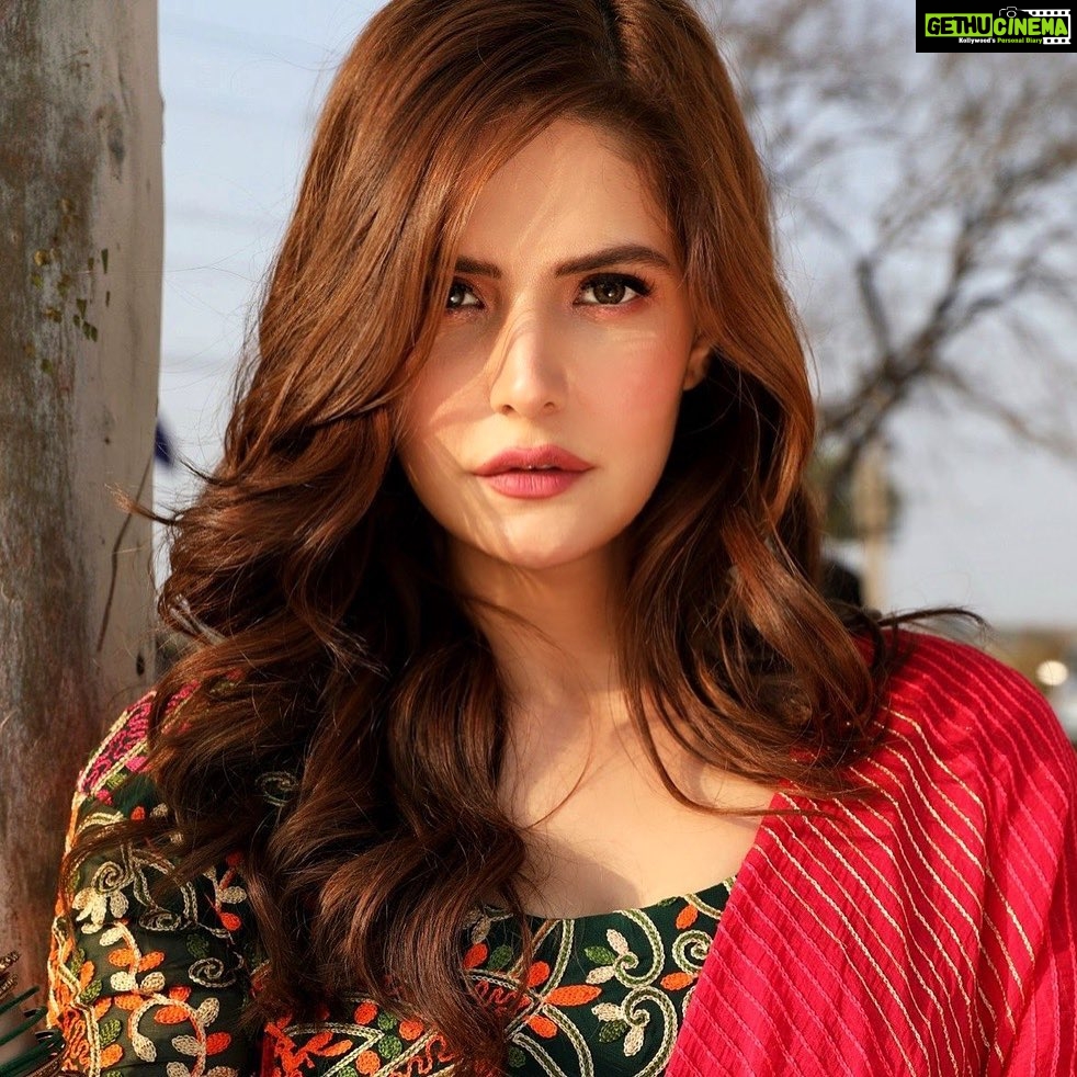 Zareen Khan Instagram - Punjab ki dhoop ☀️ HMU & 📸 - @harryrajput64 #Posti #ShootDiaries #Chandigarh #Punjab #ZareenKhan