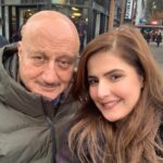 Zareen Khan Instagram - It was such a pleasure meeting u Sir @anupampkher. Thank you so much for your time and the yummilicious lunch. #NewYork #NewYorkDiaries #ZareenKhan
