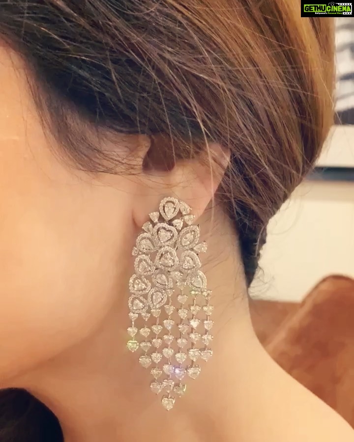 Zareen Khan Instagram - ⚡️⚡️⚡️ Jewellery by @ambrusjewels @red_door_luxury Outfit by @divarosebysimranaggarwal Styled by @bikanta Managed by @ronitasharmarekhi #ZareenKhan