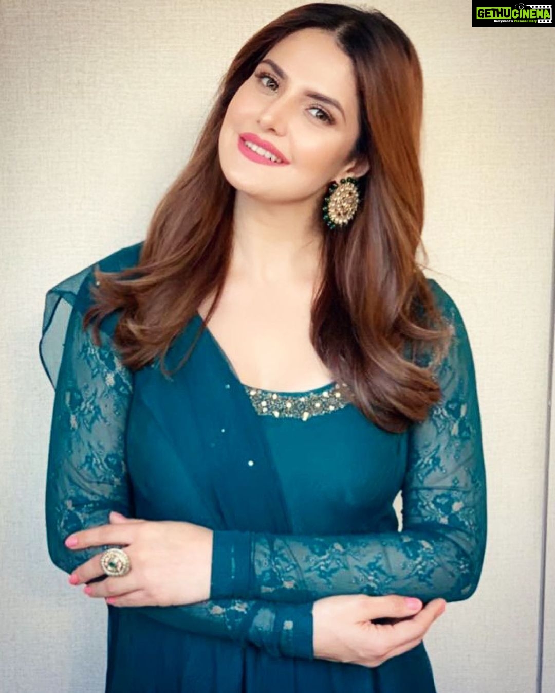 Zareen Khan Instagram - 🦚 MakeUp - @bijoyjeet.saikia Hair - @ashwini_hairstylist Stylist - @bikanta Managed by @ronitasharmarekhi #ZareenKhan