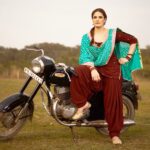 Zareen Khan Instagram - Kiddan ji ! 🏍💨💨💨 #Daaka vekhya ki ni Hun tak ?! #ZareenKhan