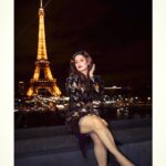Zareen Khan Instagram - Keeping it chic and elegant 💁🏻‍♀️ Stealing the limelight off the Eiffel Tower with my stunning Sequin Dress from #KoovsPartyEdit. ✨✨✨ Head over to @KoovsFashion and check out their dazzling collection!#KoovsFashion #Koovs