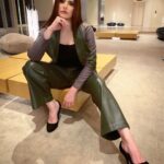 Zareen Khan Instagram - 🕵🏻‍♀️ Outfit @doneanddustedbydisha Jewelry @ayanasilverjewellery Styled by @hitendrakapopara Assisted by @shiks_gupta25 & @sameerkatariya92 #SuitUp #ZareenKhan #Pattaya #Thailand