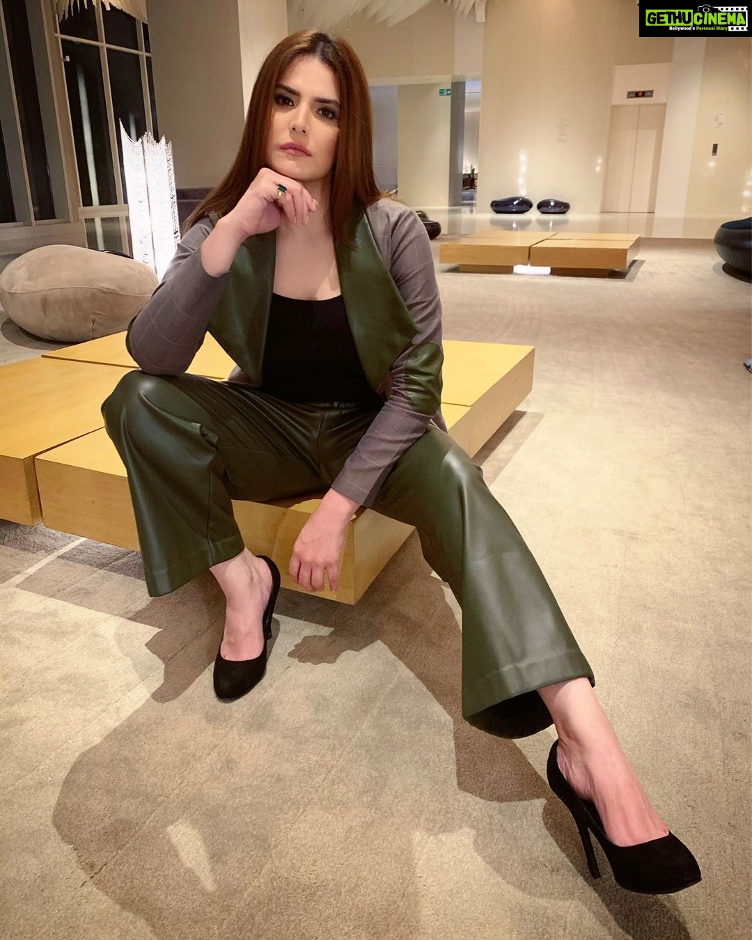 Zareen Khan Instagram - 🕵🏻♀️ Outfit @doneanddustedbydisha Jewelry @ayanasilverjewellery Styled by @hitendrakapopara Assisted by @shiks_gupta25 & @sameerkatariya92 #SuitUp #ZareenKhan #Pattaya #Thailand