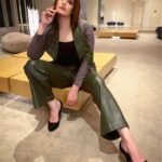 Zareen Khan Instagram - 🕵🏻‍♀️ Outfit @doneanddustedbydisha Jewelry @ayanasilverjewellery Styled by @hitendrakapopara Assisted by @shiks_gupta25 & @sameerkatariya92 #SuitUp #ZareenKhan #Pattaya #Thailand