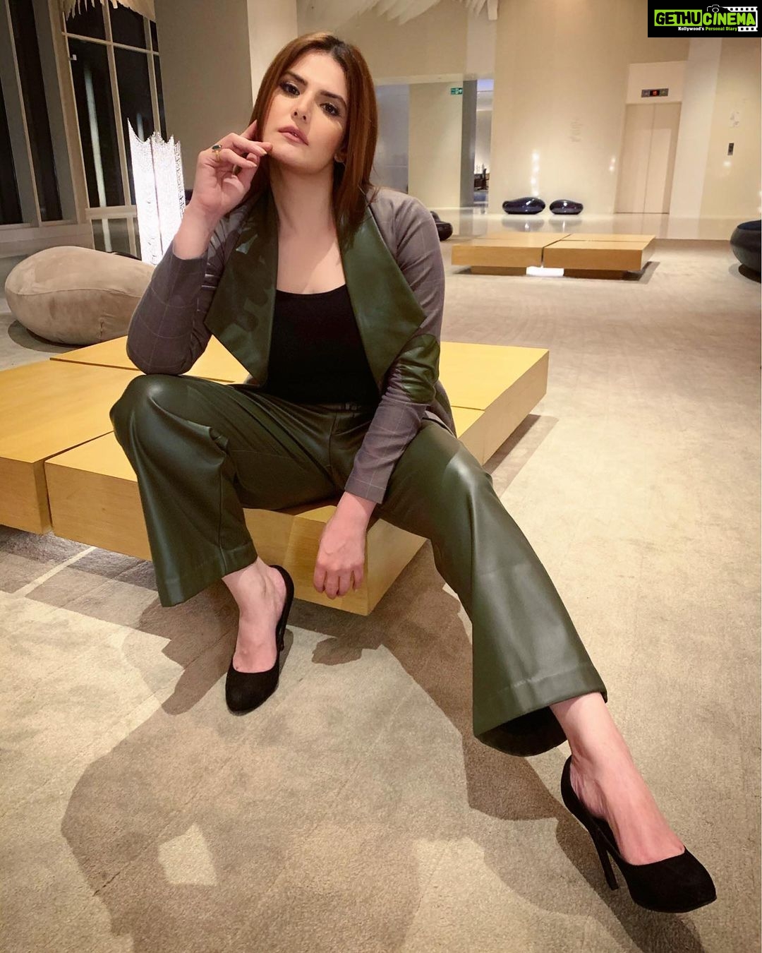 Zareen Khan Instagram - 🕵🏻♀️ Outfit @doneanddustedbydisha Jewelry @ayanasilverjewellery Styled by @hitendrakapopara Assisted by @shiks_gupta25 & @sameerkatariya92 #SuitUp #ZareenKhan #Pattaya #Thailand