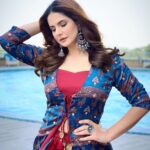 Zareen Khan Instagram - 🍇 Outfit - @surbi_mahna Jewellery - @shilpigoyaljewellery Make up - @bijoyjeet.saikia Hair - @ashwini_hairstylist Styled by @bikanta #ZareenKhan