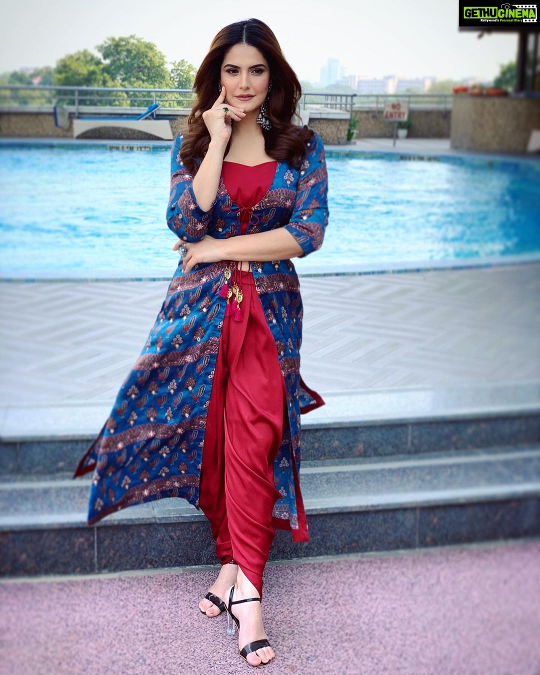 Zareen Khan - 300.5K Likes - 🍇
Outfit - @surbi_mahna
Jewellery - @shilpigoyaljewellery
Make up - @bijoyjeet.saikia
Hair - @ashwini_hairstylist
Styled by @bikanta
#ZareenKhan