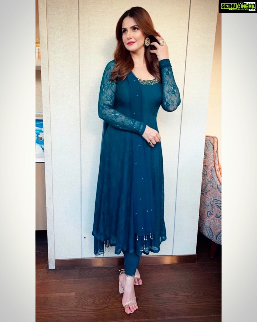 Zareen Khan Instagram - 🦚 MakeUp - @bijoyjeet.saikia Hair - @ashwini_hairstylist Stylist - @bikanta Managed by @ronitasharmarekhi #ZareenKhan