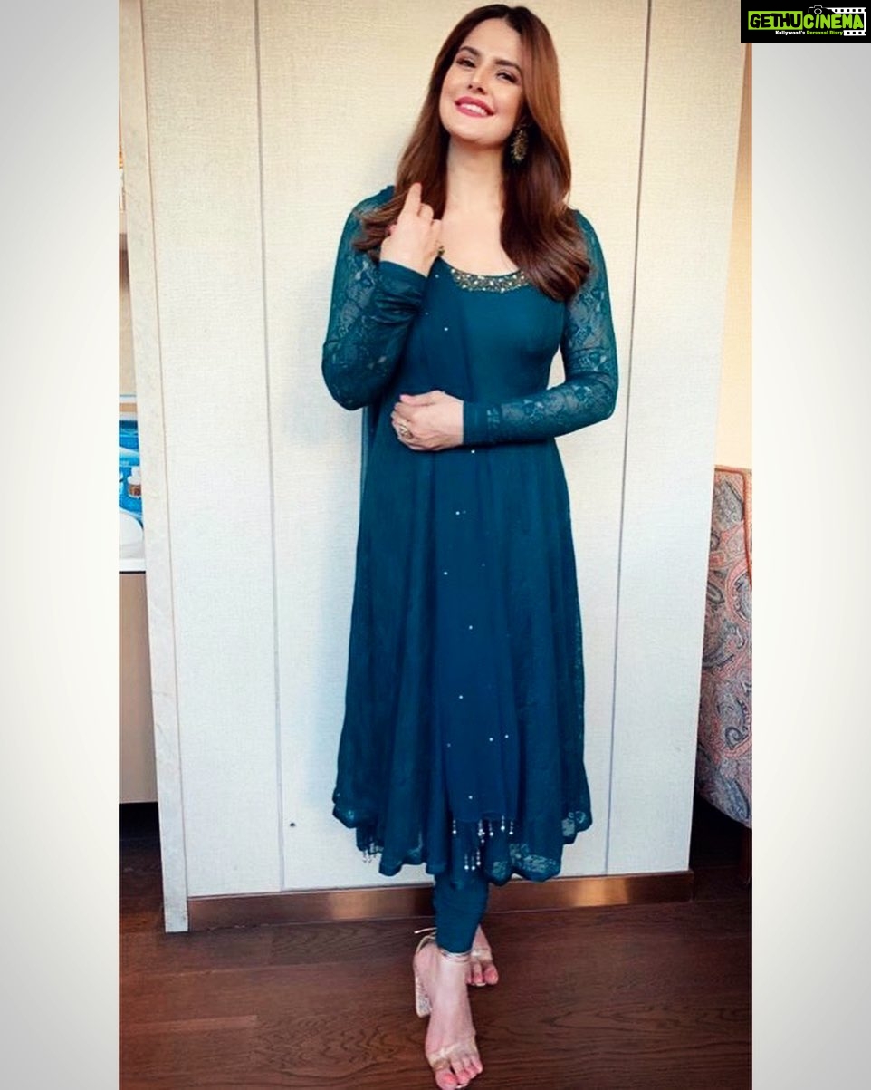 Zareen Khan Instagram - 🦚 MakeUp - @bijoyjeet.saikia Hair - @ashwini_hairstylist Stylist - @bikanta Managed by @ronitasharmarekhi #ZareenKhan