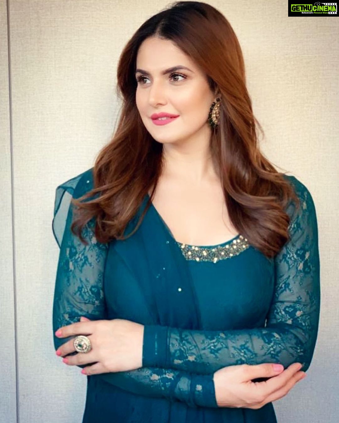 Zareen Khan Instagram - 🦚 MakeUp - @bijoyjeet.saikia Hair - @ashwini_hairstylist Stylist - @bikanta Managed by @ronitasharmarekhi #ZareenKhan