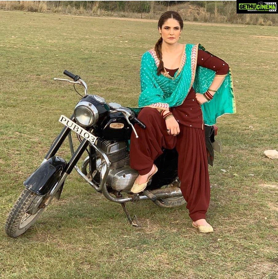 Zareen Khan Instagram - Kiddan ji ! 🏍💨💨💨 #Daaka vekhya ki ni Hun tak ?! #ZareenKhan