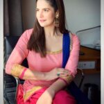 Zareen Khan Instagram - 🌸 Make up - @nikki_rajani Hair - @ashwini_hairstylist Stylist - @bikanta Managed by @ronitasharmarekhi #Daaka #promotions #ZareenKhan
