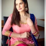 Zareen Khan Instagram - 🌸 Make up - @nikki_rajani Hair - @ashwini_hairstylist Stylist - @bikanta Managed by @ronitasharmarekhi #Daaka #promotions #ZareenKhan