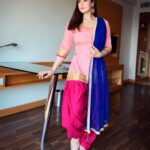Zareen Khan Instagram - 🌸 Make up - @nikki_rajani Hair - @ashwini_hairstylist Stylist - @bikanta Managed by @ronitasharmarekhi #Daaka #promotions #ZareenKhan