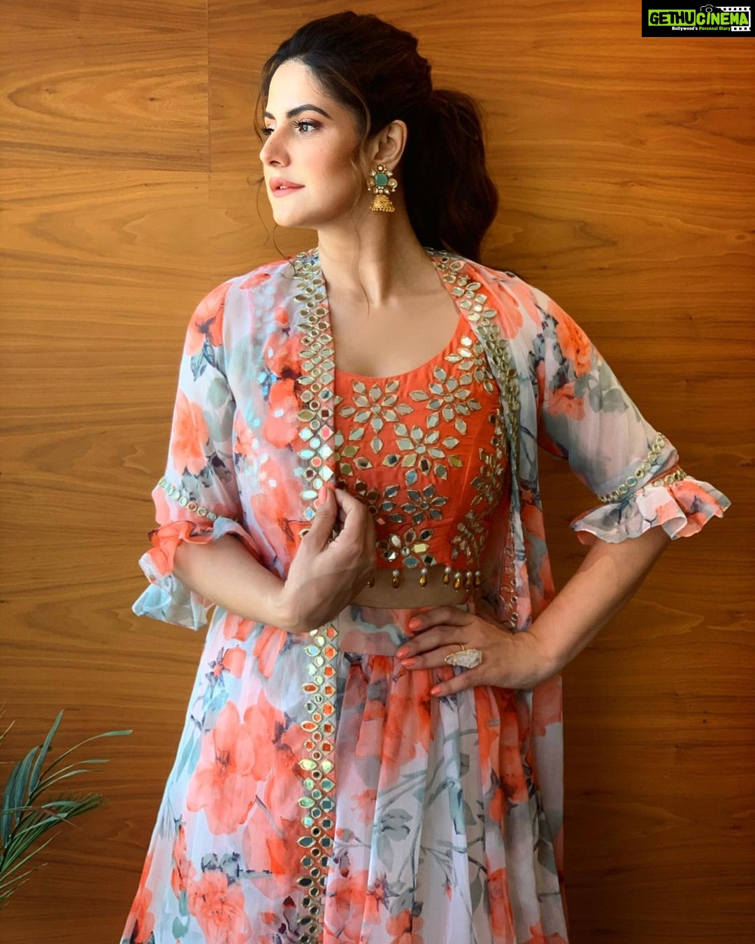 Zareen Khan Instagram - 🌸 Outfit - @surbi_mahna Jewellery - @shilpigoyaljewellery MakeUp - @nikki_rajani Hair - @ashwini_hairstylist Styled by @bikanta Managed by @ronitasharmarekhi #Daaka #Promotions #1st Nov