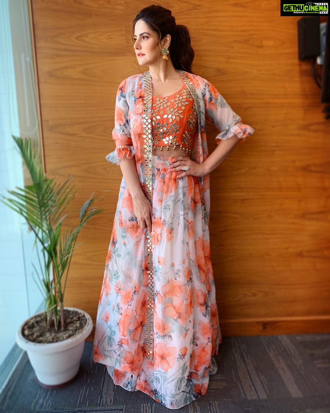 Zareen Khan Instagram - 🌸 Outfit - @surbi_mahna Jewellery - @shilpigoyaljewellery MakeUp - @nikki_rajani Hair - @ashwini_hairstylist Styled by @bikanta Managed by @ronitasharmarekhi #Daaka #Promotions #1st Nov