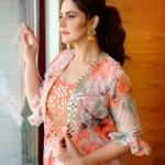 Zareen Khan Instagram - 🌸 Outfit - @surbi_mahna Jewellery - @shilpigoyaljewellery MakeUp - @nikki_rajani Hair - @ashwini_hairstylist Styled by @bikanta Managed by @ronitasharmarekhi #Daaka #Promotions #1st Nov