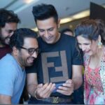 Zareen Khan Instagram - क्या लगता है , क्या देख के हम इतना हंस रहे हैं ? @gippygrewal @officialranaranbir @princekanwaljitsingh #Daaka #1stNov
