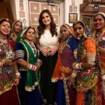 Zareen Khan Instagram - How beautiful are these ladies performing folk dance in Udaipur ! Was mesmerised by their talent. Also, learnt a step or 2 and tried ghoomar. #Ghoomar #FolkDance #Udaipur #Rajasthan #IncredibleIndia #TravelWithZareen #HappyHippie #KeepWandering #WanderLust #JeepBollywoodTrails @jeepindia #ZareenKhan